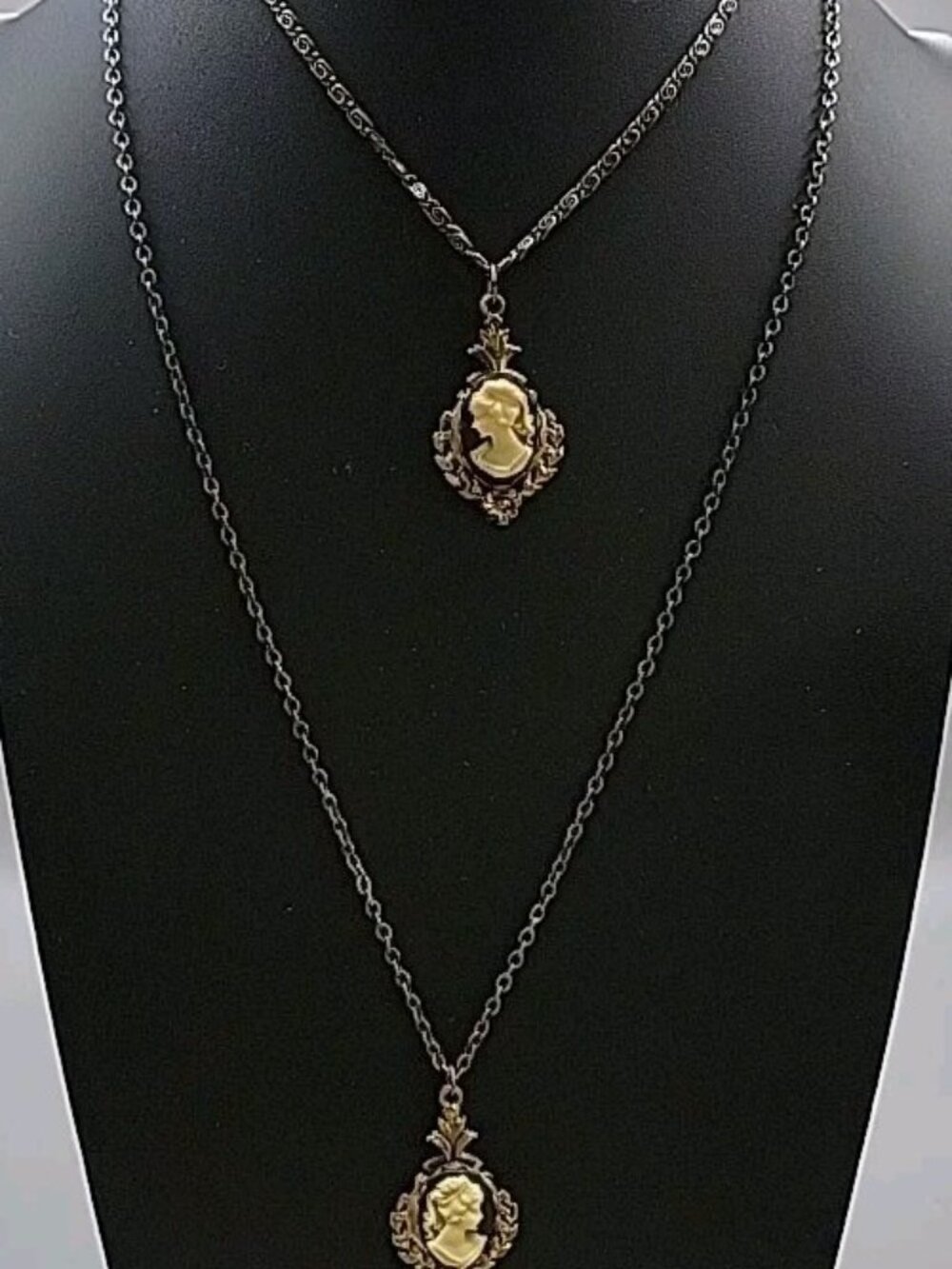 Double Faux Glass Cameo Necklace 18" Gold Tone Chain Right & Left Facing - Picture 2 of 13